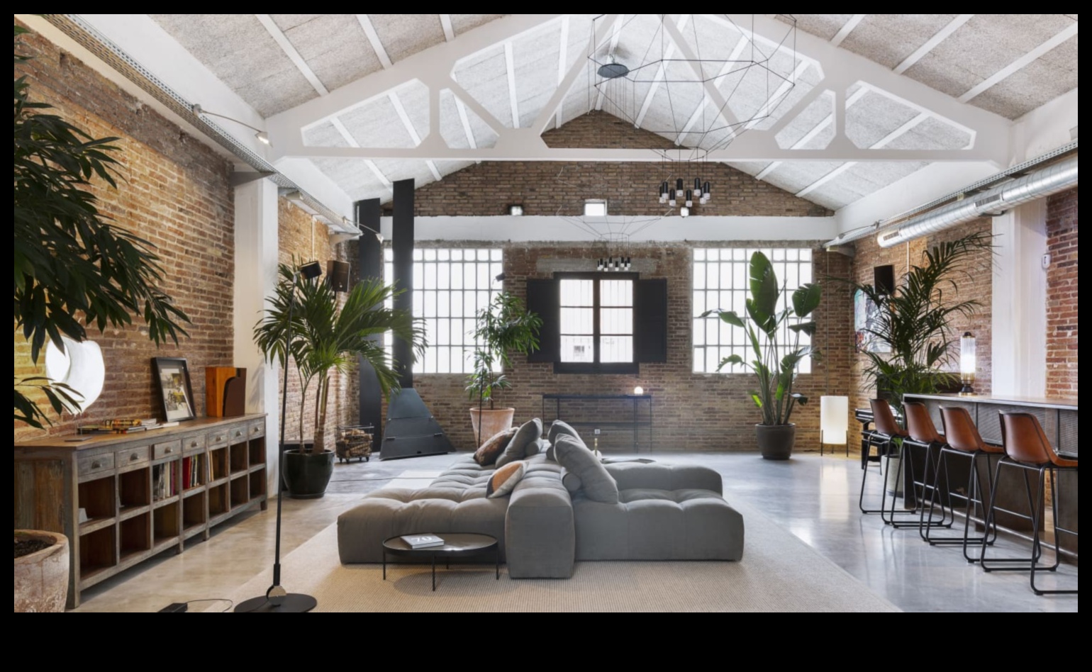 כיצד אוכל להשתמש בבטון בעיצוב שיק תעשייתי למגע מודרני?