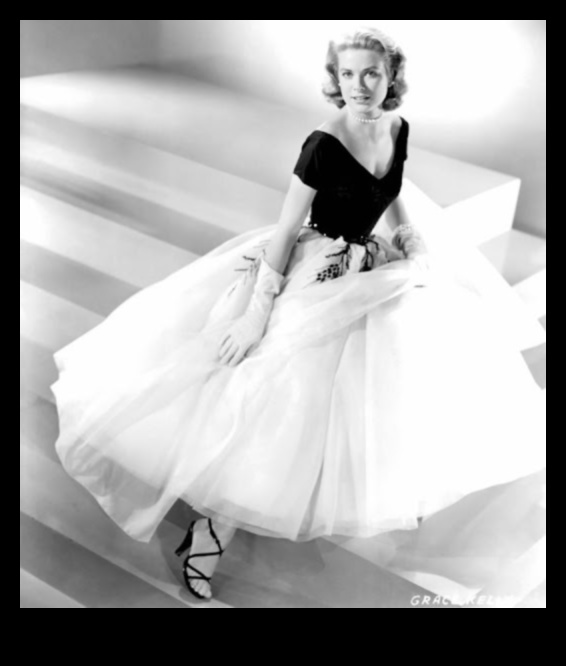 מורשת זוהרת: תלבושות וינטג' שמגדירות אלגנטיות