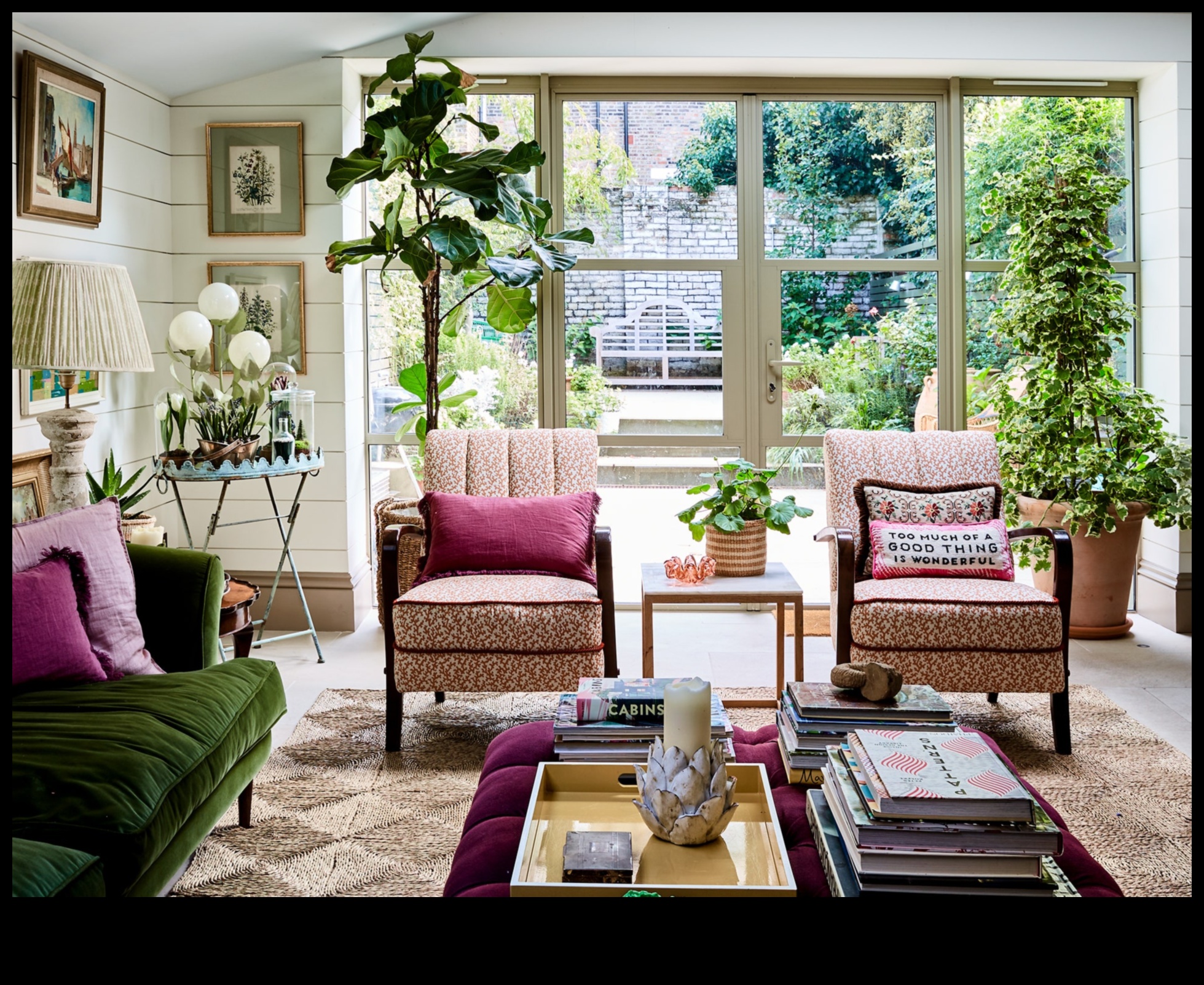 האם ישנן הצעות עיצוב בית ידידותיות לסביבה שכדאי לקחת בחשבון בעת ​​תכנון בית בר קיימא?