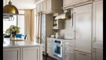 כיצד לשלב הדגשות פליז בעיצוב מודרני לגימור אלגנטי ומסוגנן?