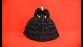 אופנת חצאים טובים יותר במסלול מרשים שדורשת להתרכז אליה 3 תמלוגים על המסלול: אופנת נשים שמושכת תשומת לב