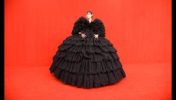 תמלוגים על המסלול: אופנת נשים שמושכת תשומת לב