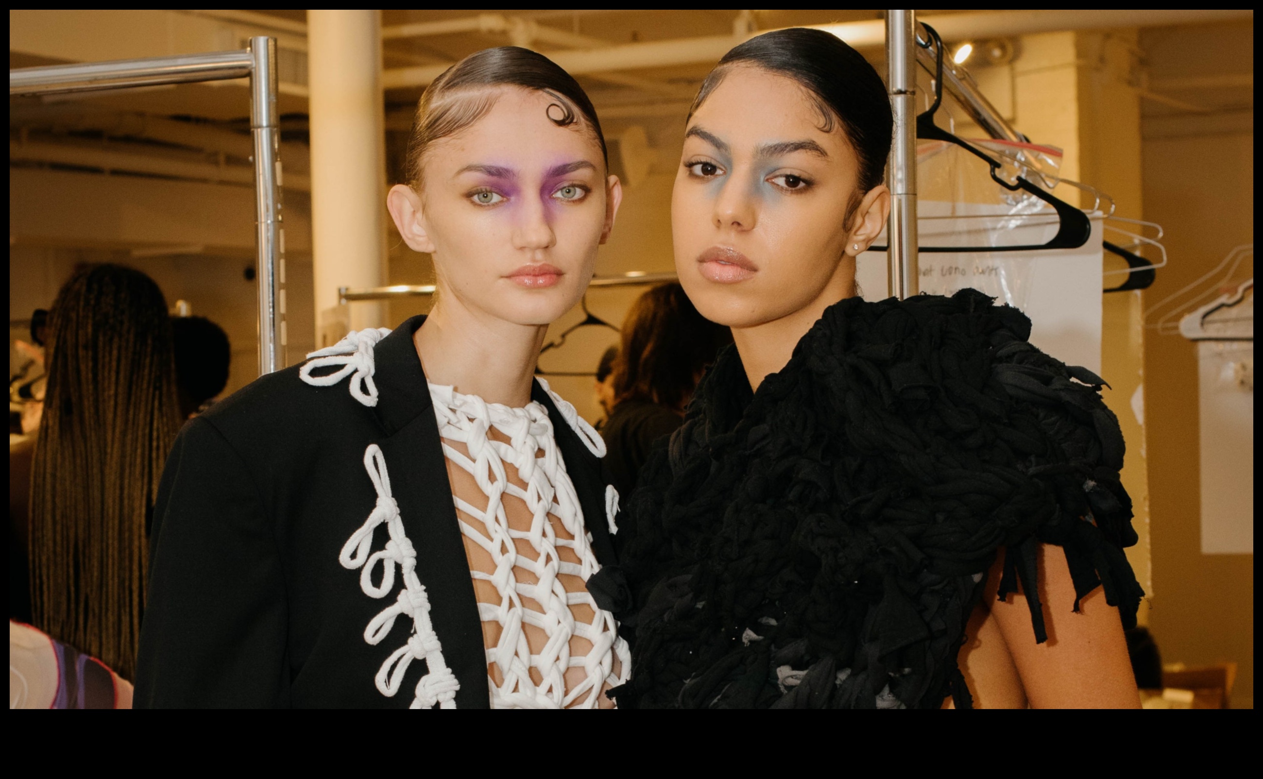 איפור גלאם הגשר בין אופנה ליופי 1 השפעת איפור גלאם על אופנה: גישור על הפער בין סגנון ליופי